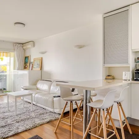 Beach & Airport Apartment *